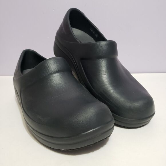 Crocs Black Slip On Comfort  Classic Women's Shoes Sz 8 - Picture 2 of 10